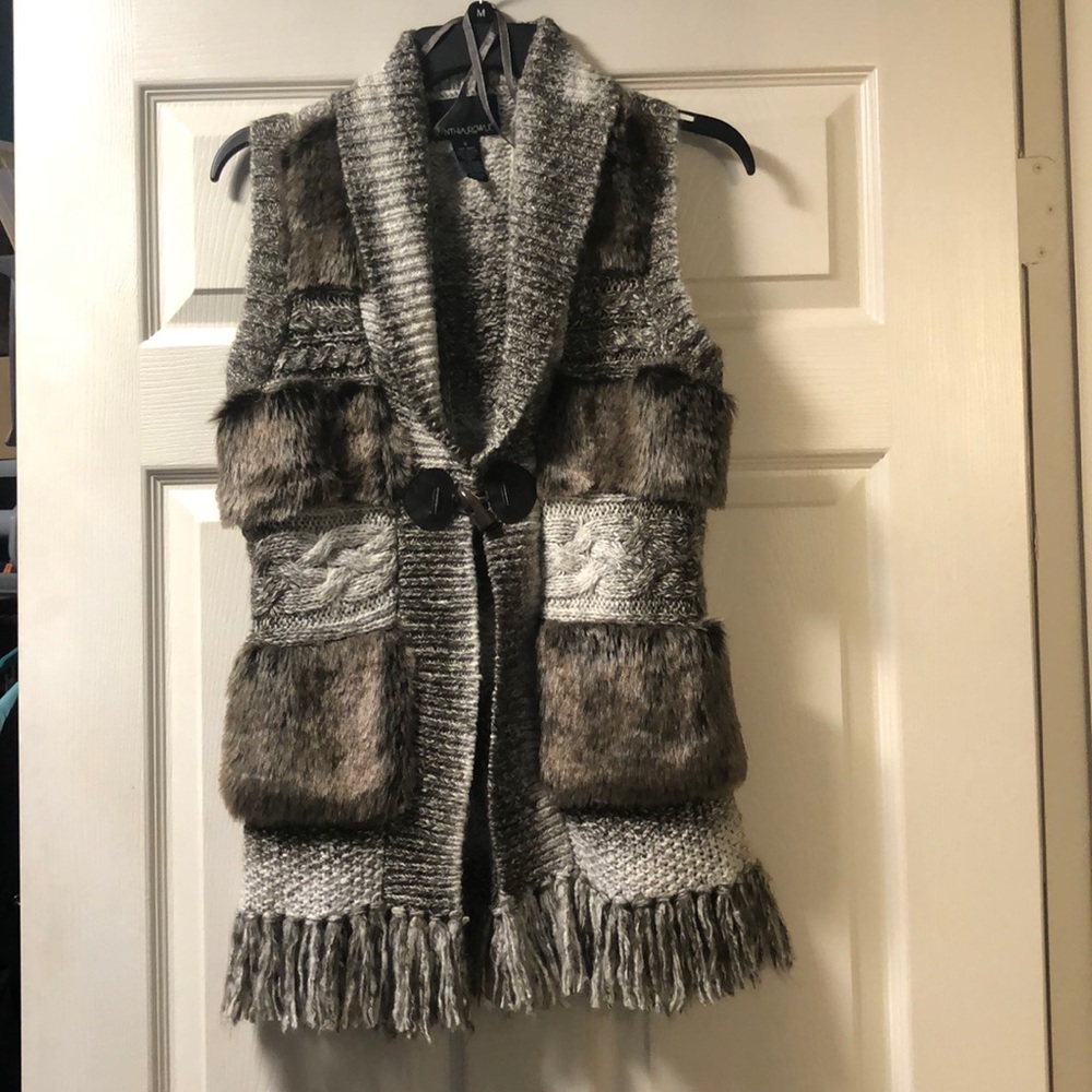 Knitted and faux fur vest